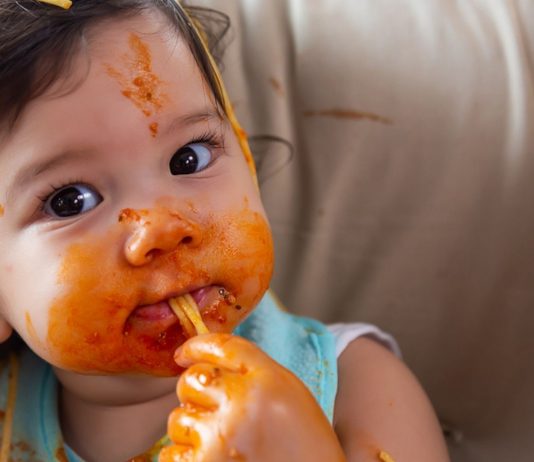 Fingerfood ist für dein Baby eine gute Möglichkeit, um feste Nahrung kennenzulernen.