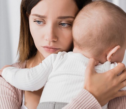 Eine Mama erzählt uns, wie ihre Schwiegereltern ihre Beziehung sabotierten