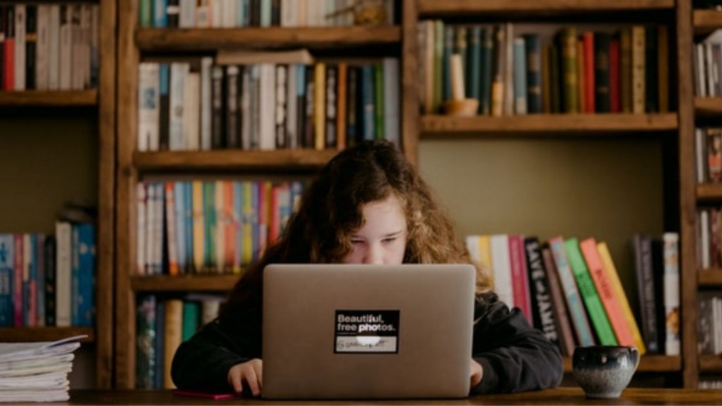 Homeschooling impossible: „Mini-Hackerin“ verschafft sich Extra-Ferien