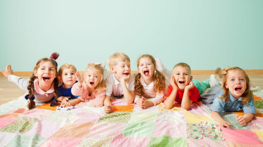 Plötzlich Großfamilie: Paar adoptiert 7 verwaiste Geschwister