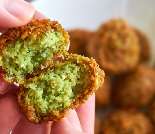 Gemüsebällchen lieben Kinder, die 1 Jahr alt sind.