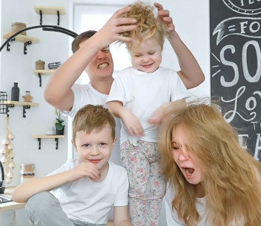 Das Familienleben im Lockdown kann schon mal chaotisch sein.