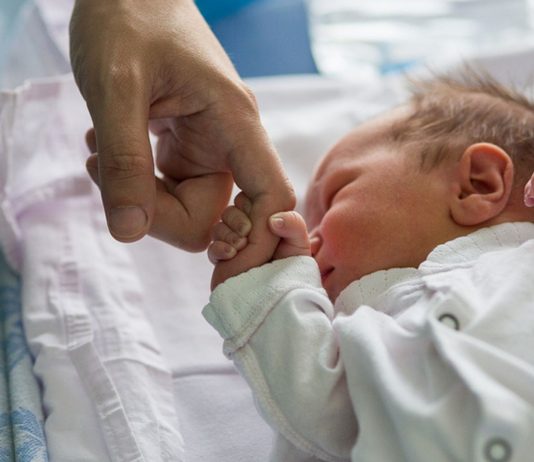 In Florida ist ein Baby mit Corona-Antikörpern geboren worden.