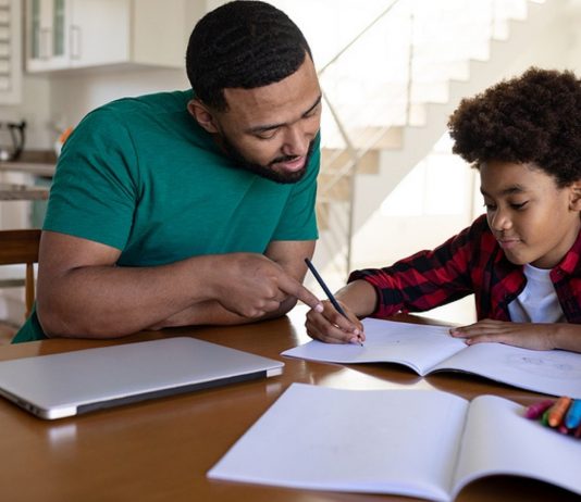 Auch neu: Eltern als Lehrer ihrer Kinder. Foto: Bigstock