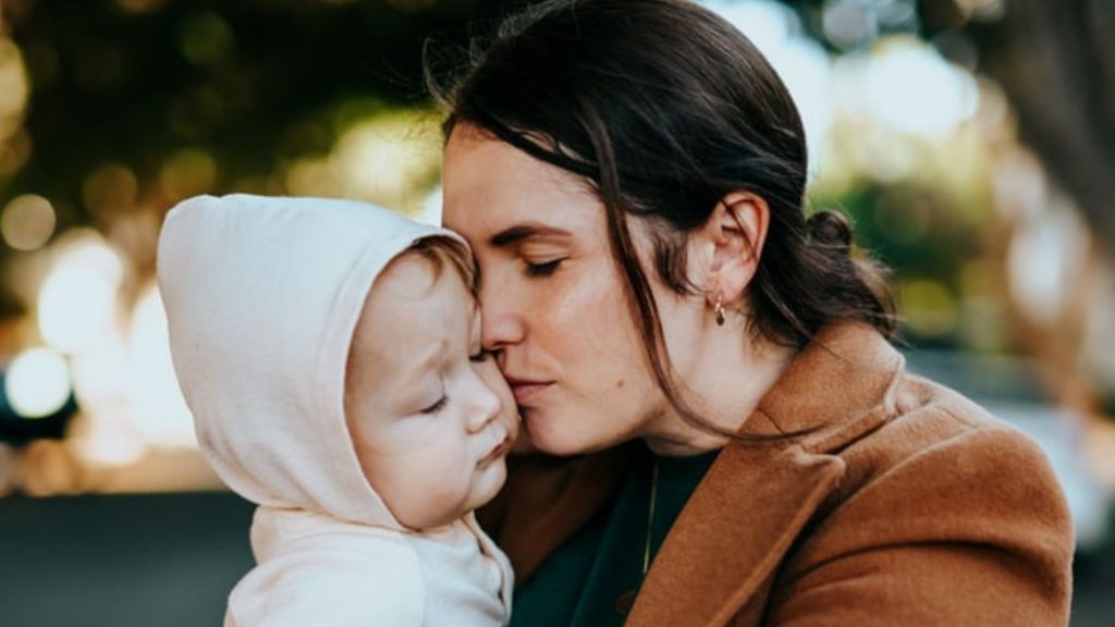 „Meine eigene traumatische Kindheit holt mich als Mama wieder ein.”