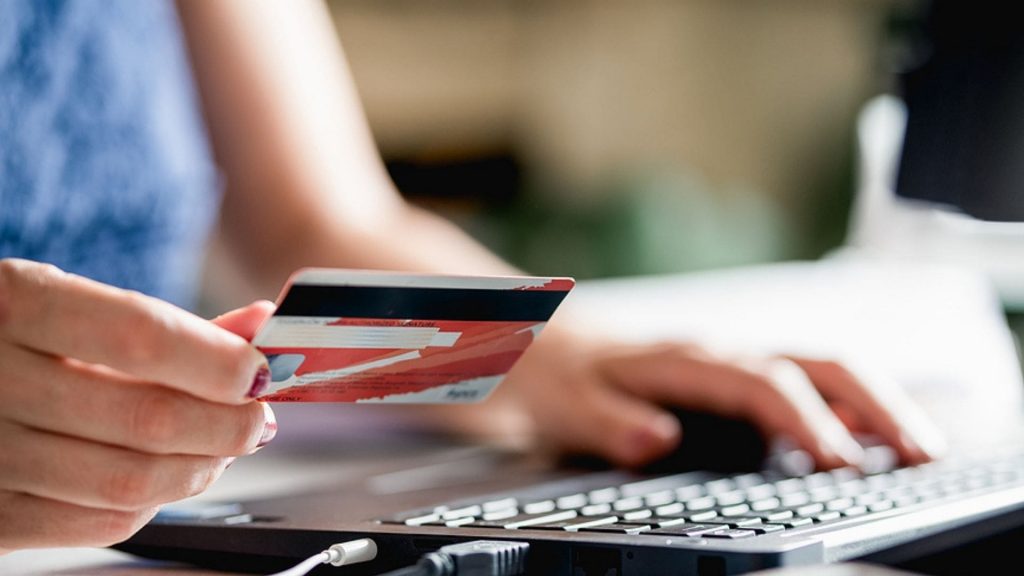 Online-Shopping: Das musst du JETZT zum Zahlen mit Kreditkarte wissen!