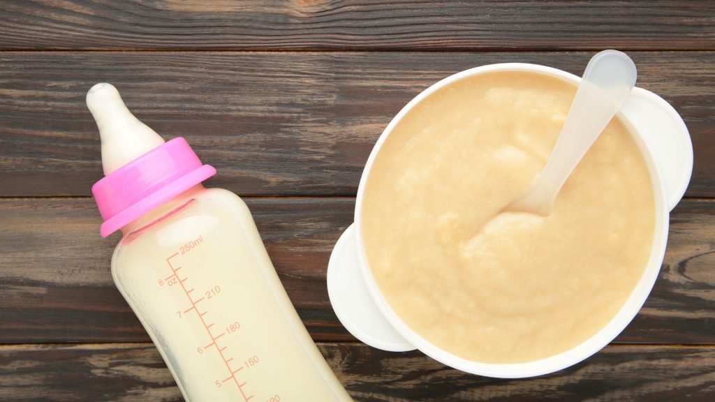 Babybrei mit Muttermilch: Das Beste für dein Baby