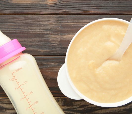 Extrem gesund: Ein Babybrei mit Muttermilch