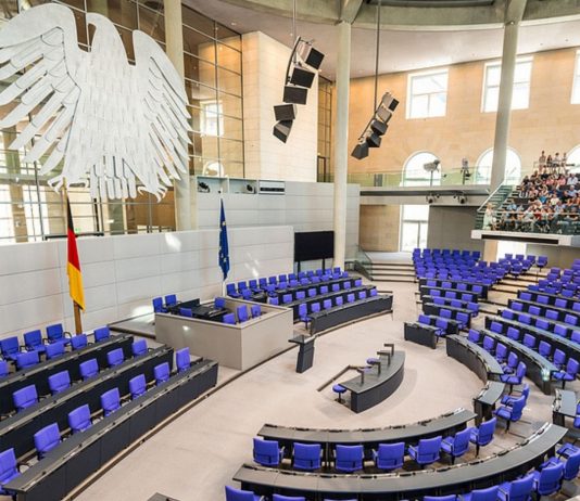 Nach hitzigen Debatten wurde heute im Bundestag für die verbindliche Notbremse gestimmt.