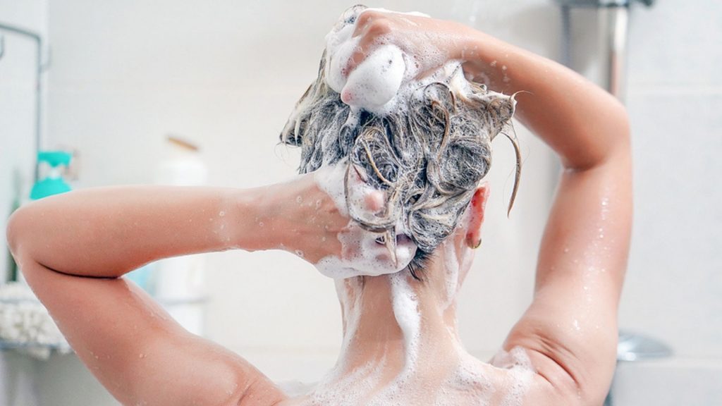 Lässt uns häufiges Duschen wirklich irgendwann stinken ??