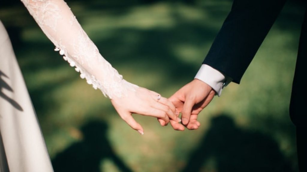 Klage gegen Inzestverbot: Elternteil will sein eigenes Kind heiraten