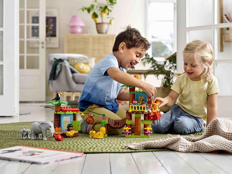 Mit LEGO DUPLO Sets spielen Kinder gern gemeinsam
