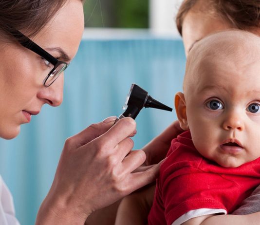 Die Mutter hat die Kinderärztin angelogen.