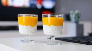 Lecker: Ein Mango Chia Pudding eignet sich super für einen glutenfreien Nachtisch für Kinder. 