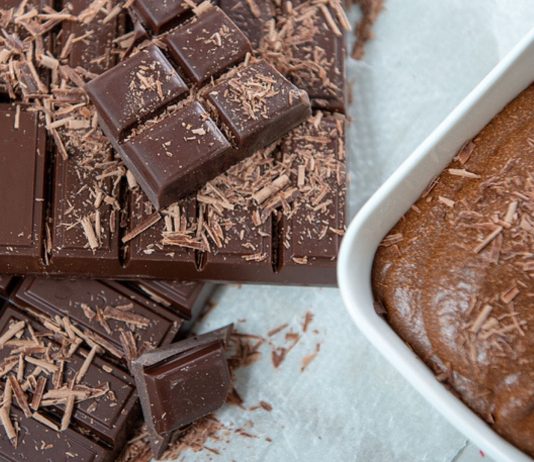 Auf klassische Mousse au Chocolat solltest du in der Schwangerschaft verzichten.