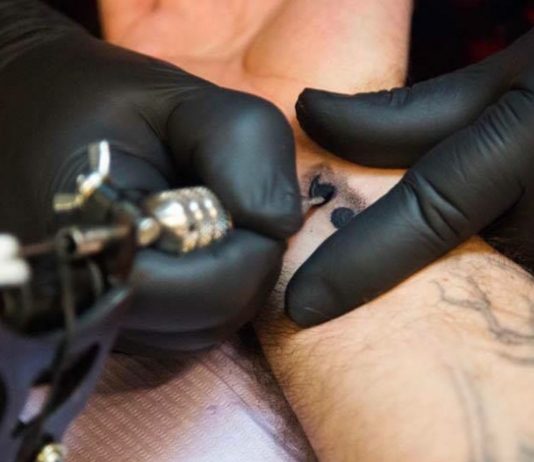 Was verbirgt sich hinter dem ungewöhnlichen Tattoo?