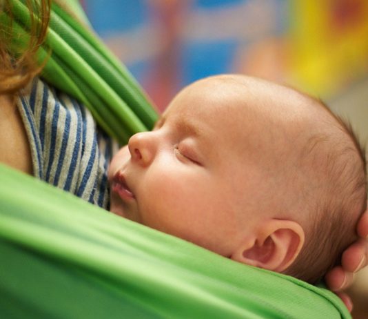 Richtiges Tragen ist für Mama und Baby wunderschön.