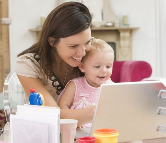 Kinder und Beruf zu vereinbaren ist für viele Mamas eine Herausforderung.