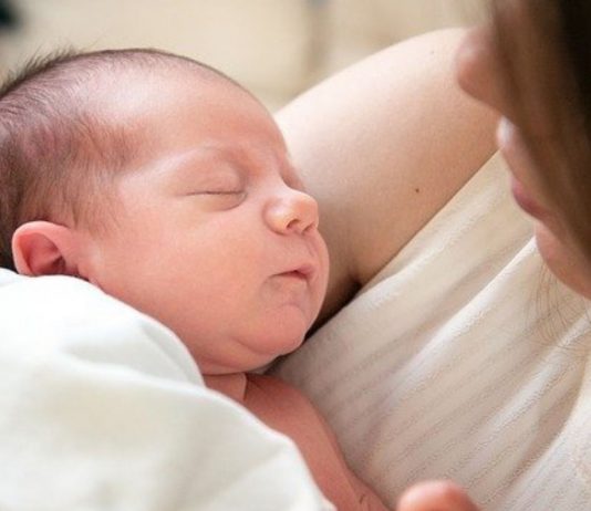 Nicht immer ist eine Schwangerschaft offensichtlich – bis das Baby dann da ist.