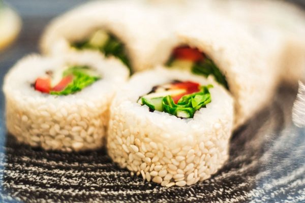 Vegetarisches Sushi kannst du auch in der Schwangerschaft essen.