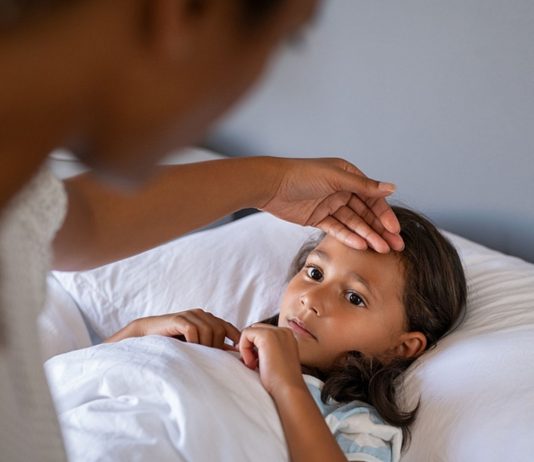 Fieber bei Hitze kann für Kinder gefährlich werden