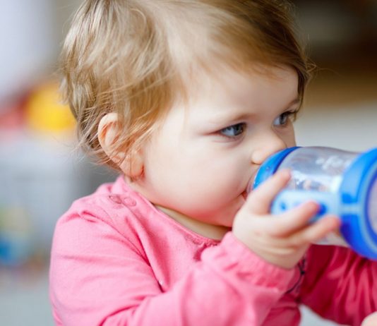 Kuhmilchallergie: Baby und Kleinkind sind besonders häufig betroffen.