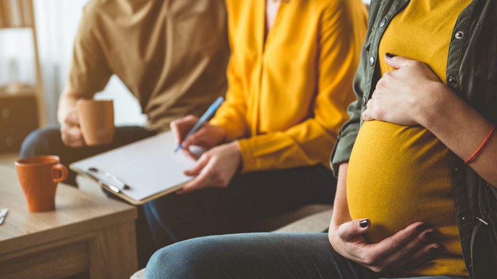 „Mein Mann (65) und ich (50) bekamen ein Baby mithilfe einer Leihmutter.”