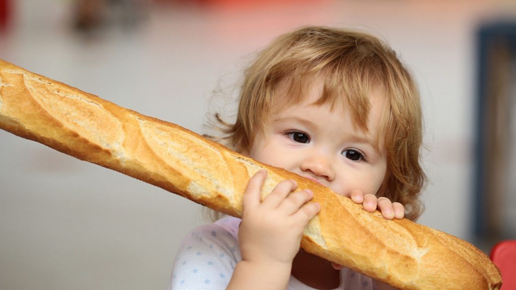 Ab wann darf mein Baby Brot essen? Tipps & Rezept ohne Salz
