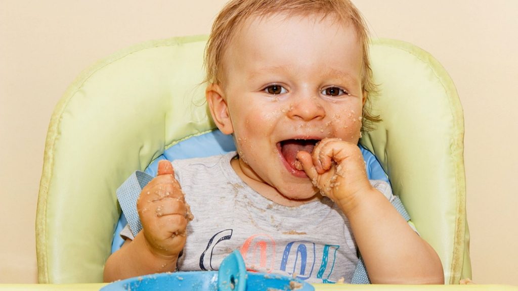 Ab wann darf mein Baby Haferflocken essen? Tipps und Rezepte