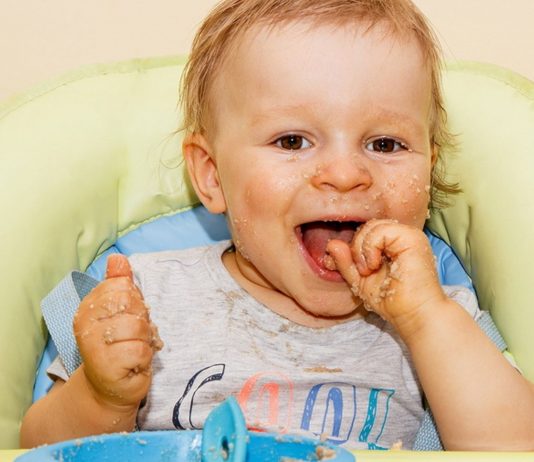 Mit Einführung ider Beikost nach dem 4. Monat oder etwa ab dem 6. Monat sind für dein Baby Haferflocken grundsätzlich geeignet.