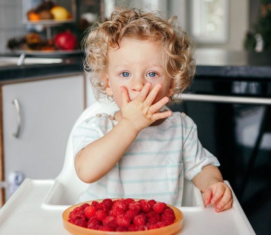 Experten empfehlen Himbeeren fürs Baby erst ab dem neunten Monat.