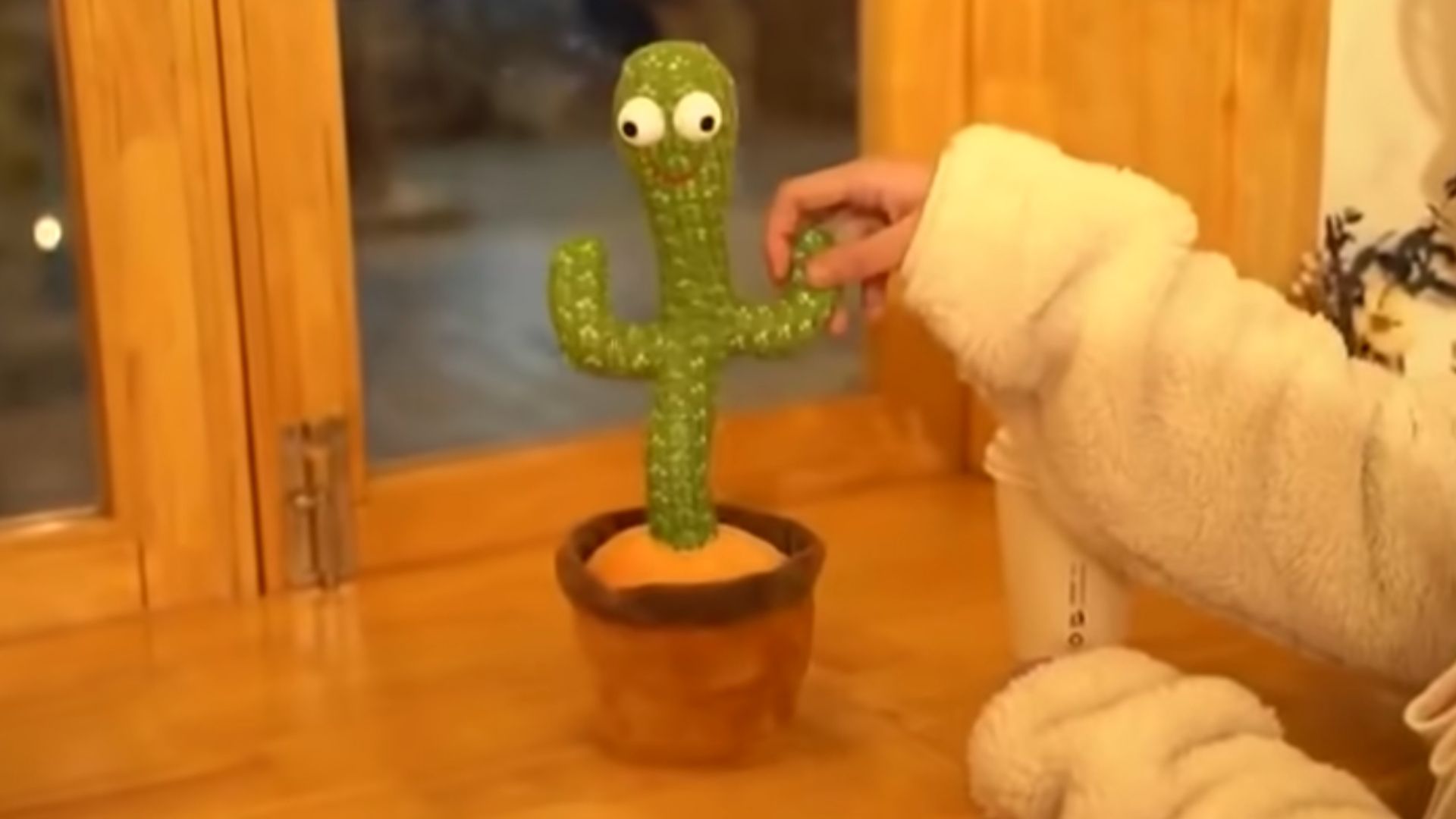 Кактус игрушка танцующий видео