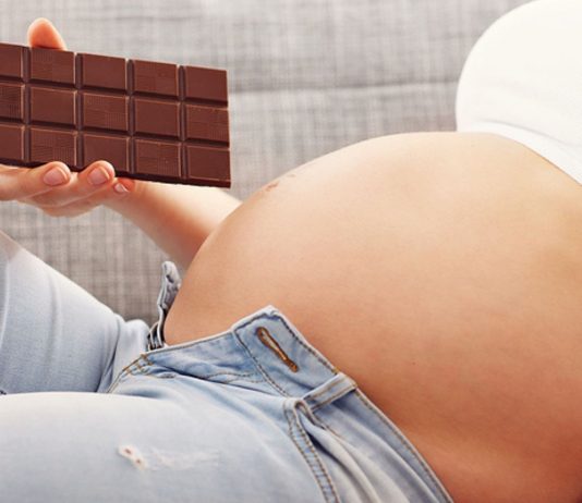 Schokolade ist auch in der Schwangerschaft erlaubt - wenn du es nicht übertreibst.