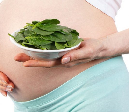 Spinat ist auch in der Schwangerschaft erlaubt - und sehr gesund.