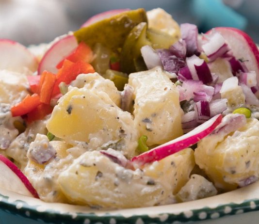 Kartoffelsalat in der Schwangerschaft: Am besten selbstgemachten essen!