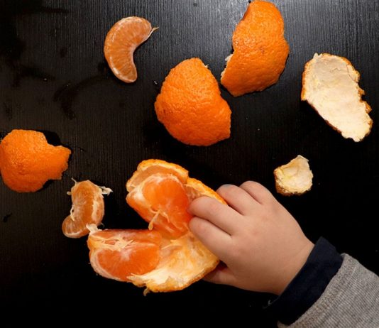 Mandarine kannst du deinem Baby in kleinen Mengen geben, wenn die erste Beikost eingeführt wurde.