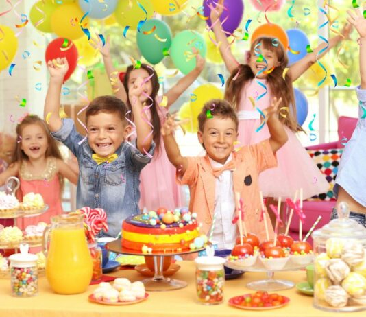 Die Eltern wollten den Geburtstag ihrer Tochter unvergesslich machen und engagierten einen Party-Bigfoot – die Überraschung entpuppte sich eher als Horror-Szenario.
