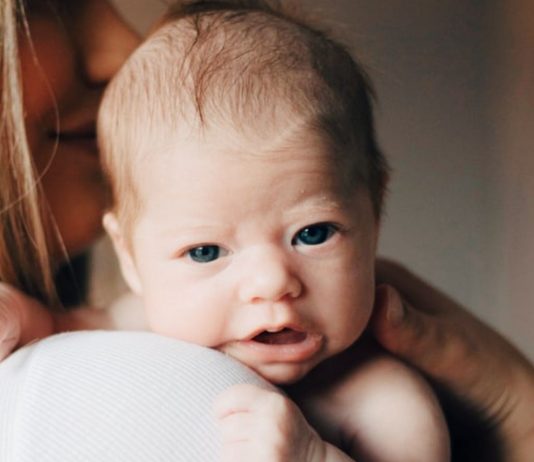 Nach neun verlorenen Babys kann Michelle ihr Wunder in den Armen halten