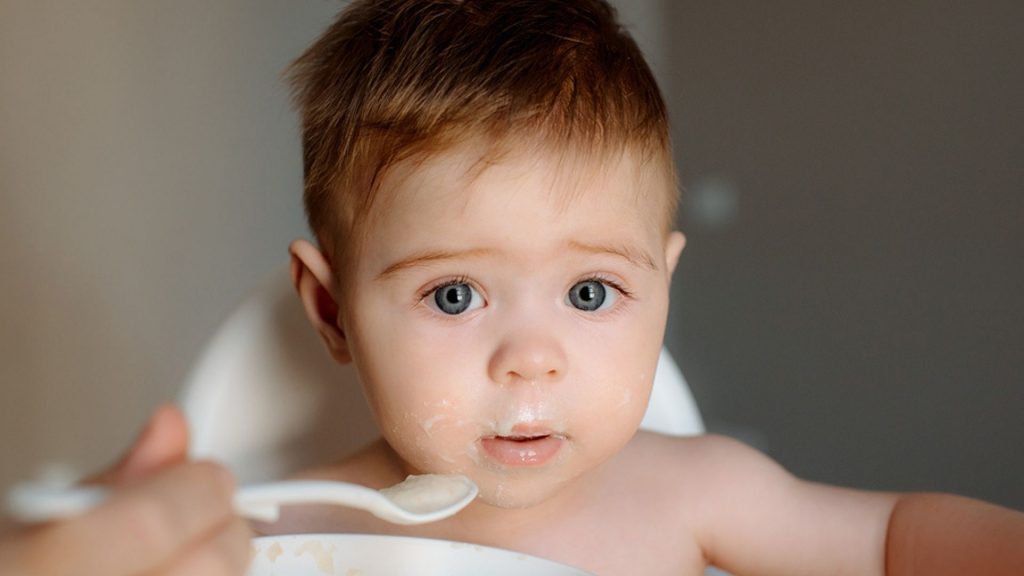 Reisflocken fürs Baby: Ab wann darf ich sie anbieten?