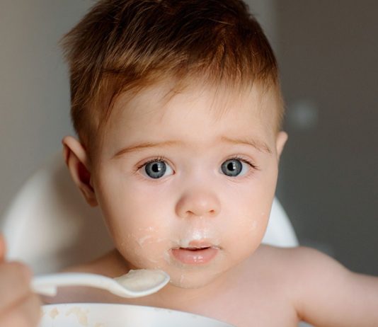 Reisflocken sind fürs Baby grundsätzlich gut bekömmlich.
