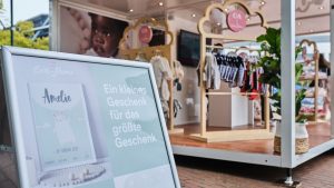 Zu jedem Einkauf in unserem Pop-up-Store gab es ein personalisiertes Geburtsposter gratis dazu.