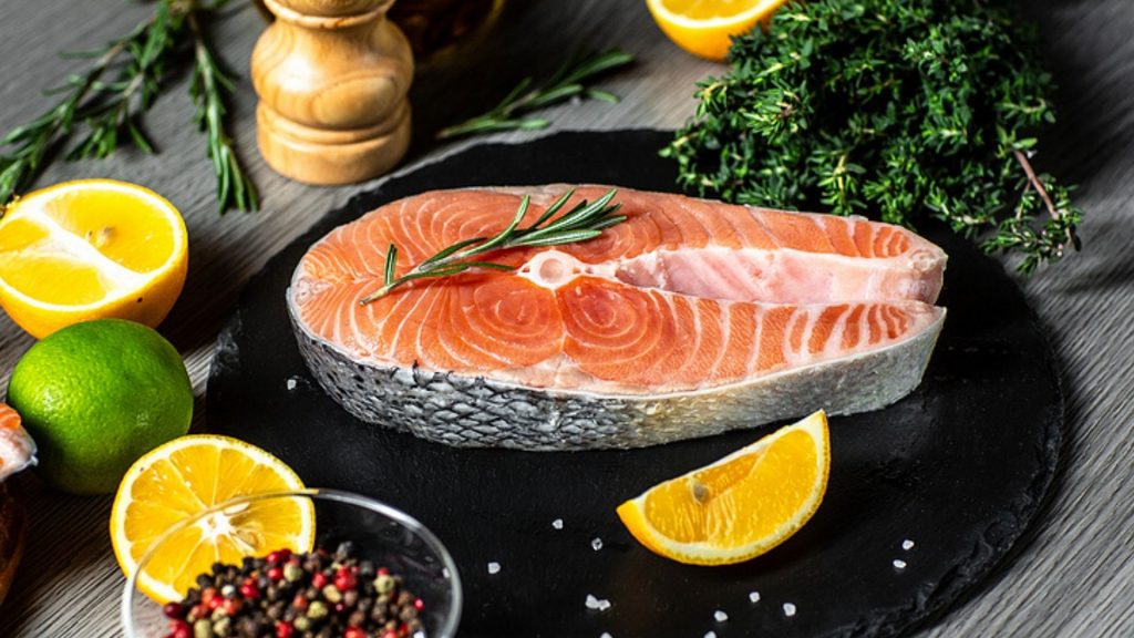 Lachs in der Schwangerschaft: Wenig Quecksilber, viel Omega-3!