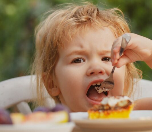 Für dein Baby solltest du auf zuckerfreien Kuchen setzen - und das auch nicht zu früh.