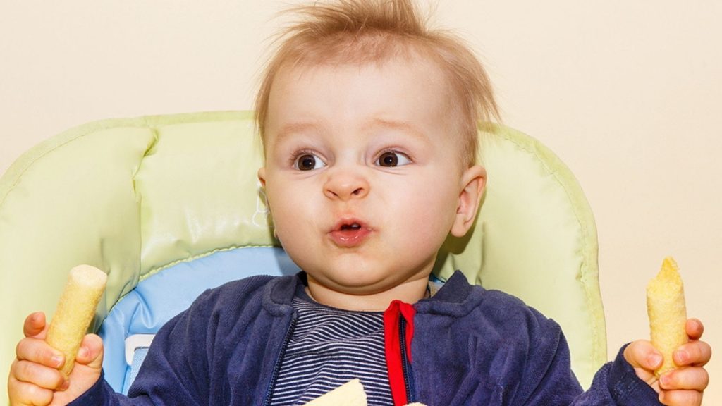 Maisstangen fürs Baby: Ab wann darf ich sie geben? Tipps & Rezept