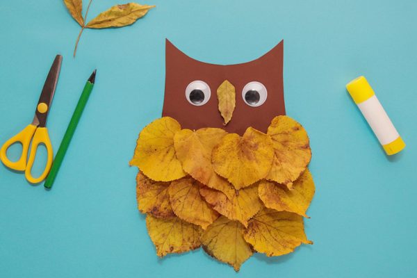Viele nachhaltige Bastelideen für Kinder im Herbst sind wirklich ganz einfach.
