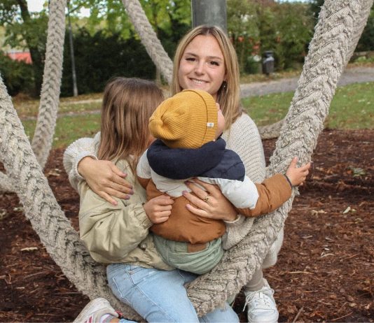 Mama Christine und ihre beiden Kinder.