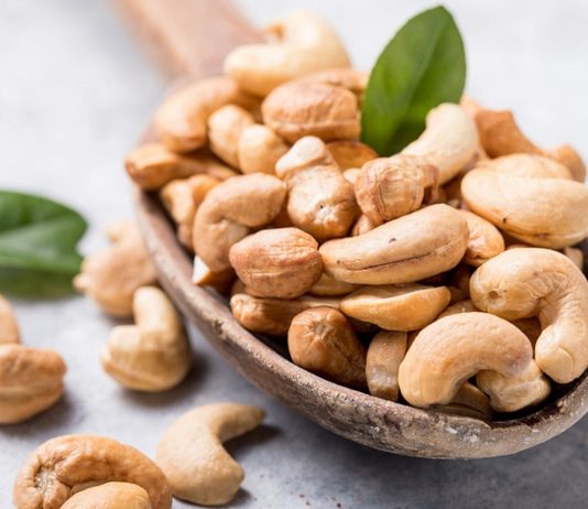 Cashewnüsse darfst du in der Schwangerschaft essen.