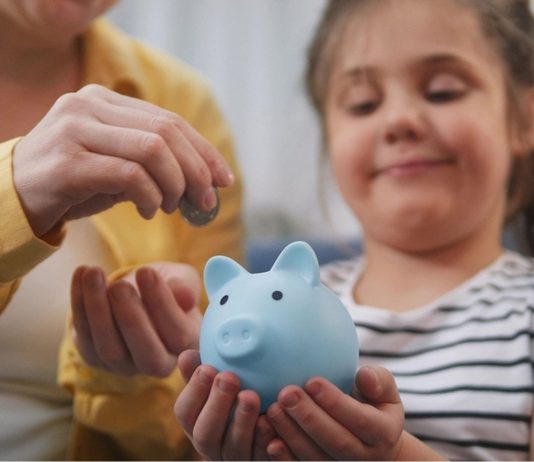 Die Bundesregierung verhandelt über einen neuen Kinderzuschlag.