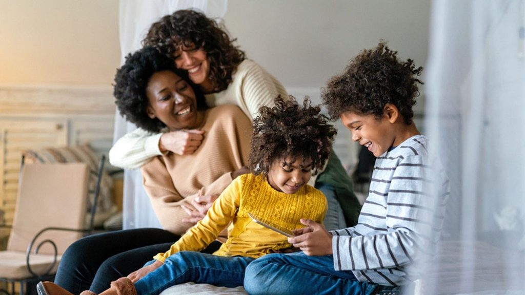 Änderung des Familienrechts: Ist es bald möglich, 4 Elternteile zu haben?