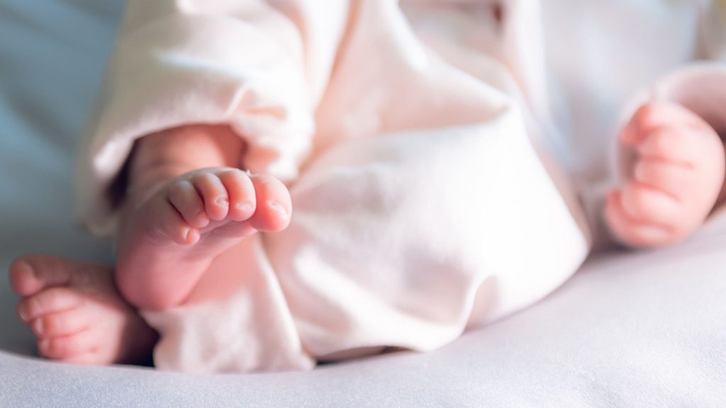 Baby wächst nach heimlicher Abtreibung in Mamas Darm – und überlebt